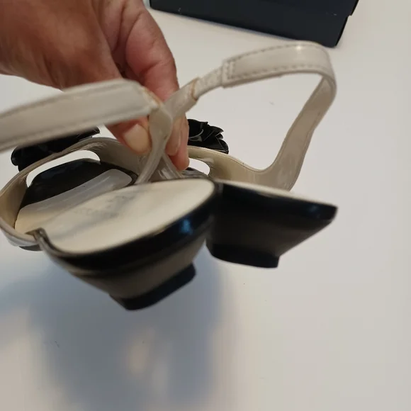 Anne Klein Open Toe Ivory/ Black Shoes Sz 7 - Picture 6 of 8